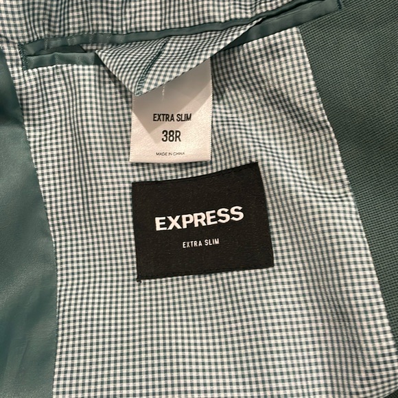 Express Suit - Picture 2 of 6